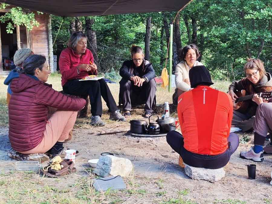 stage vie sauvage en drôme en pleine nature exploration plantes sauvages oiseaux