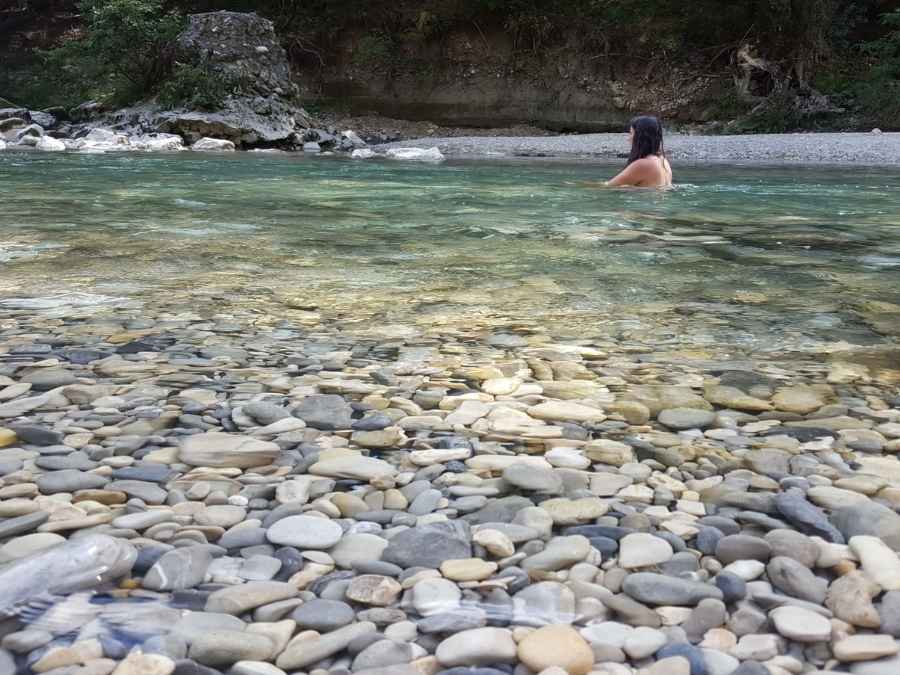 stage vie sauvage en drôme en pleine nature en tribu bain rivière